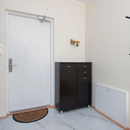 Apartment Padriku With A Balcony,near To Central,self Check In 24 7,free Parking