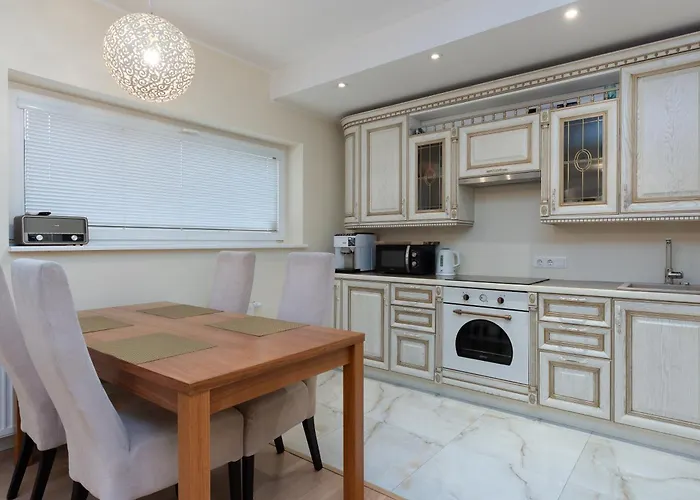 아파트 Padriku With A Balcony,near To Central,self Check In 24 7,free Parking *